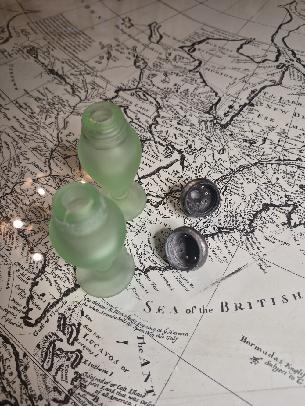 URANIUM JADE VINTAGE SALT/PEPPER SET